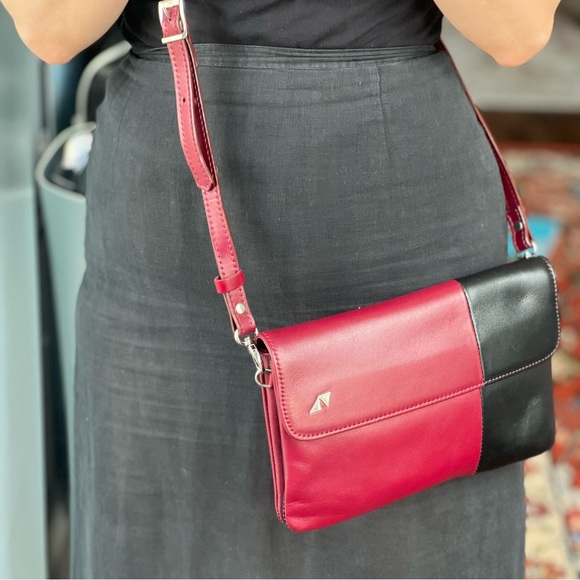 NWOT Genuine Leather Red and Black Crossbody/ Clutch Bag - Picture 6 of 7